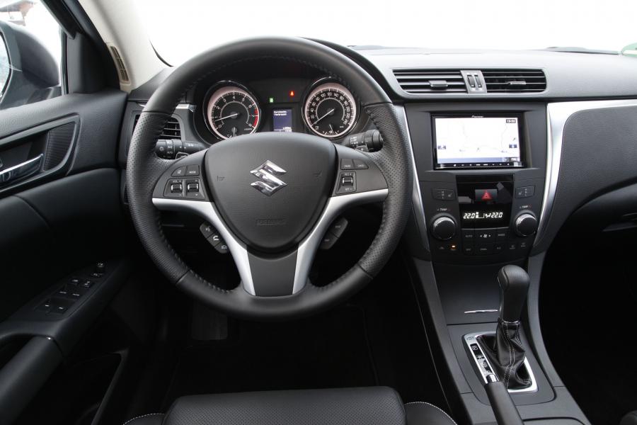  Suzuki Kizashi Sport 4x4 2011 года  (фото 4 из 22)